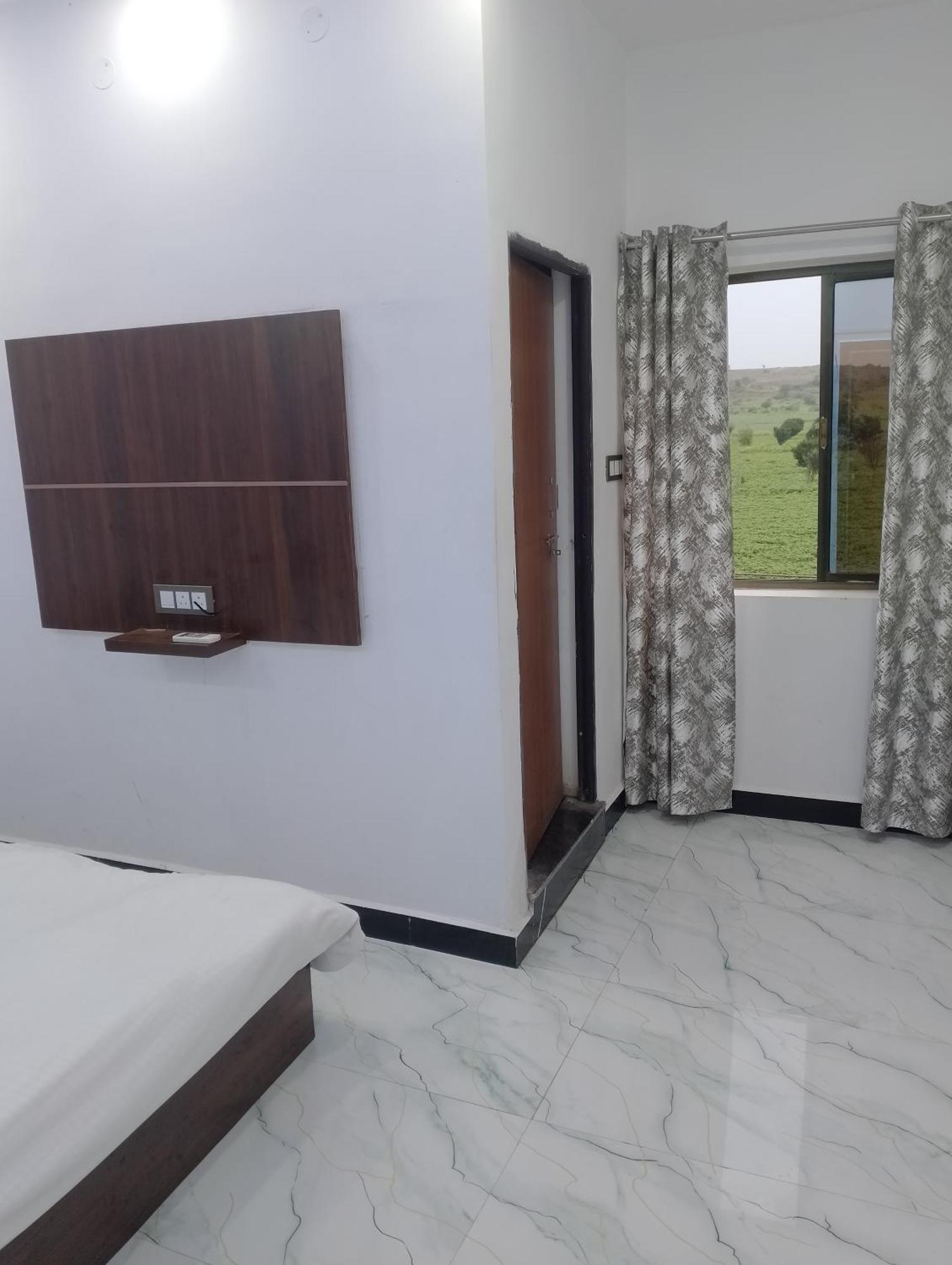 Hotel Moonlight & Restaurant Sehore 외부 사진