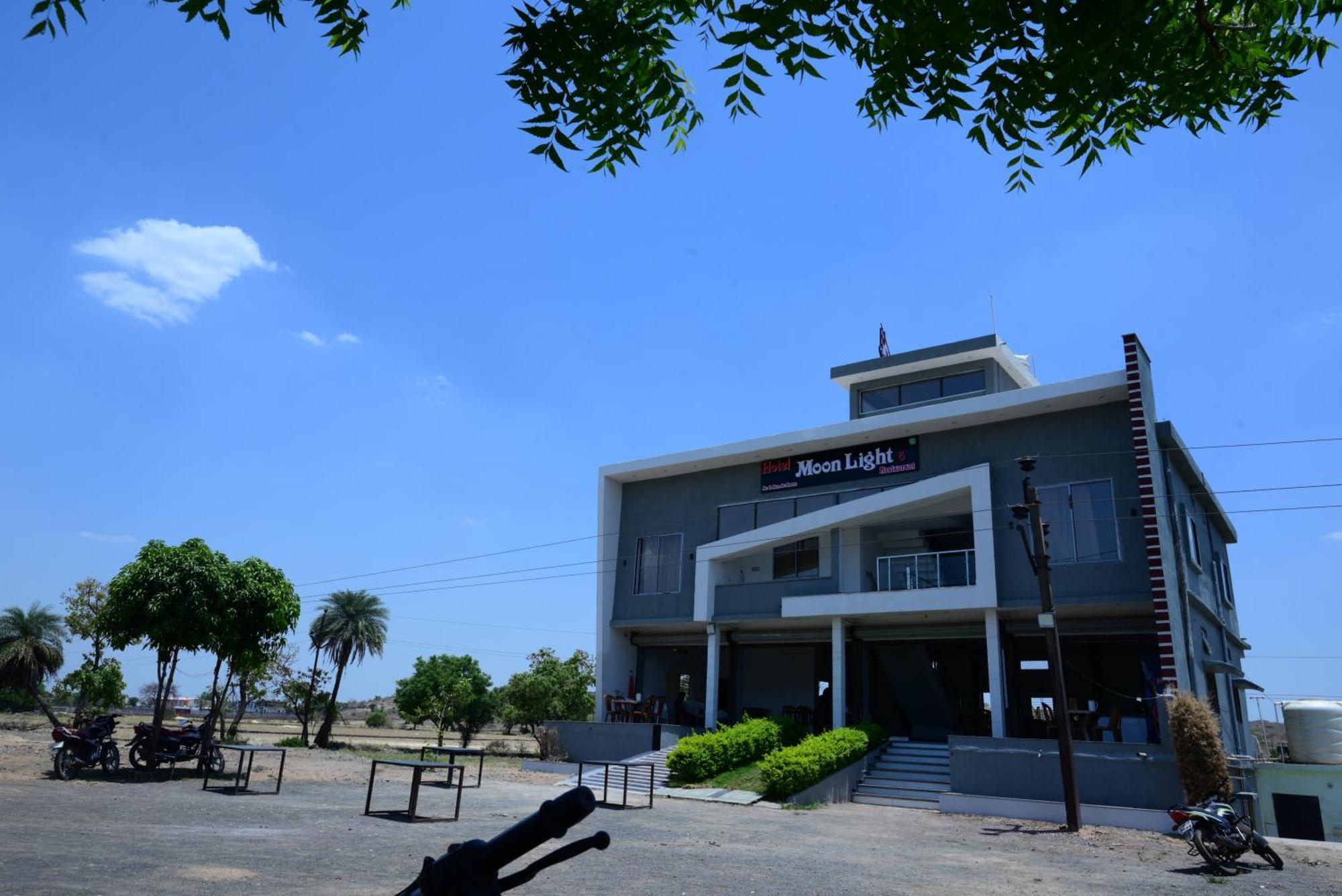 Hotel Moonlight & Restaurant Sehore 외부 사진